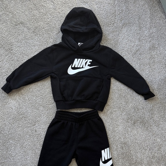 Nike- Boys 2-Piece Club Fleece Hoodie and Pants Set - Picture 3 of 7